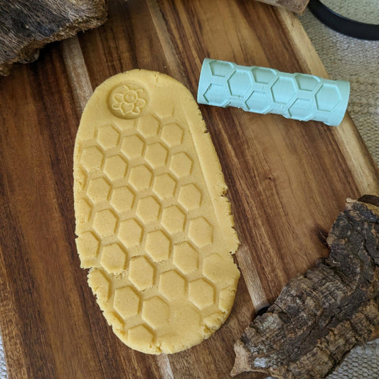 Honeycomb roller with bee stamp